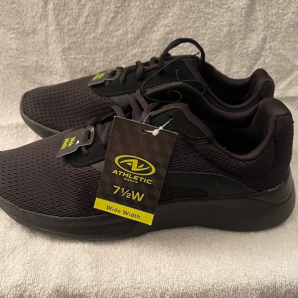 Athletic works sneakers - Picture 5 of 5